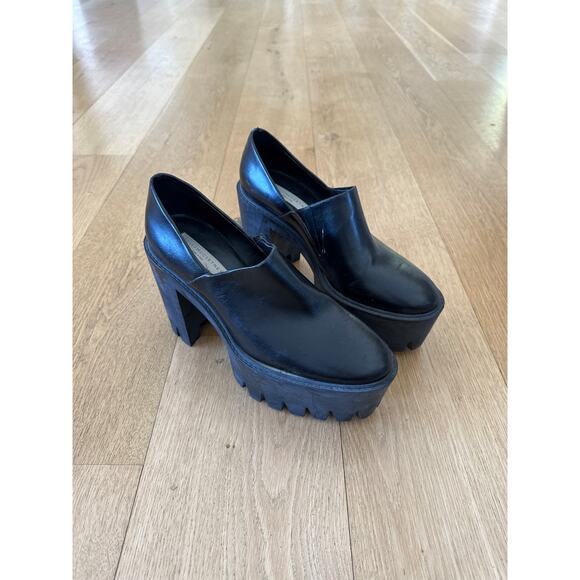 Stella McCartney - Chunky Lug Sole Platform Clogs in Black - Picture 1 of 11